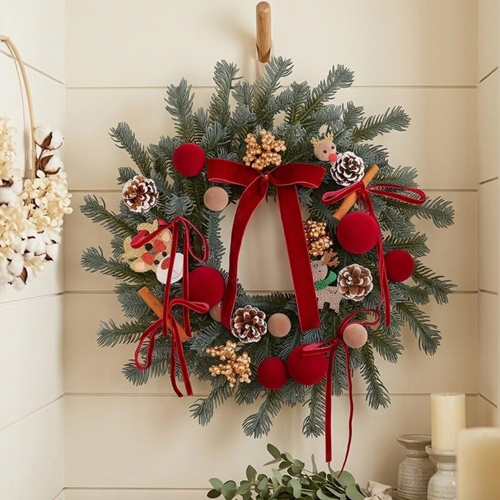 Weihnachts-Tropfenkranz 44cm Rustikal mit Kiefernzweigen(B) | 44cm hoch, realistische Kiefernzweige, rote Samtschleife, rustikales Design, tropfenförmig