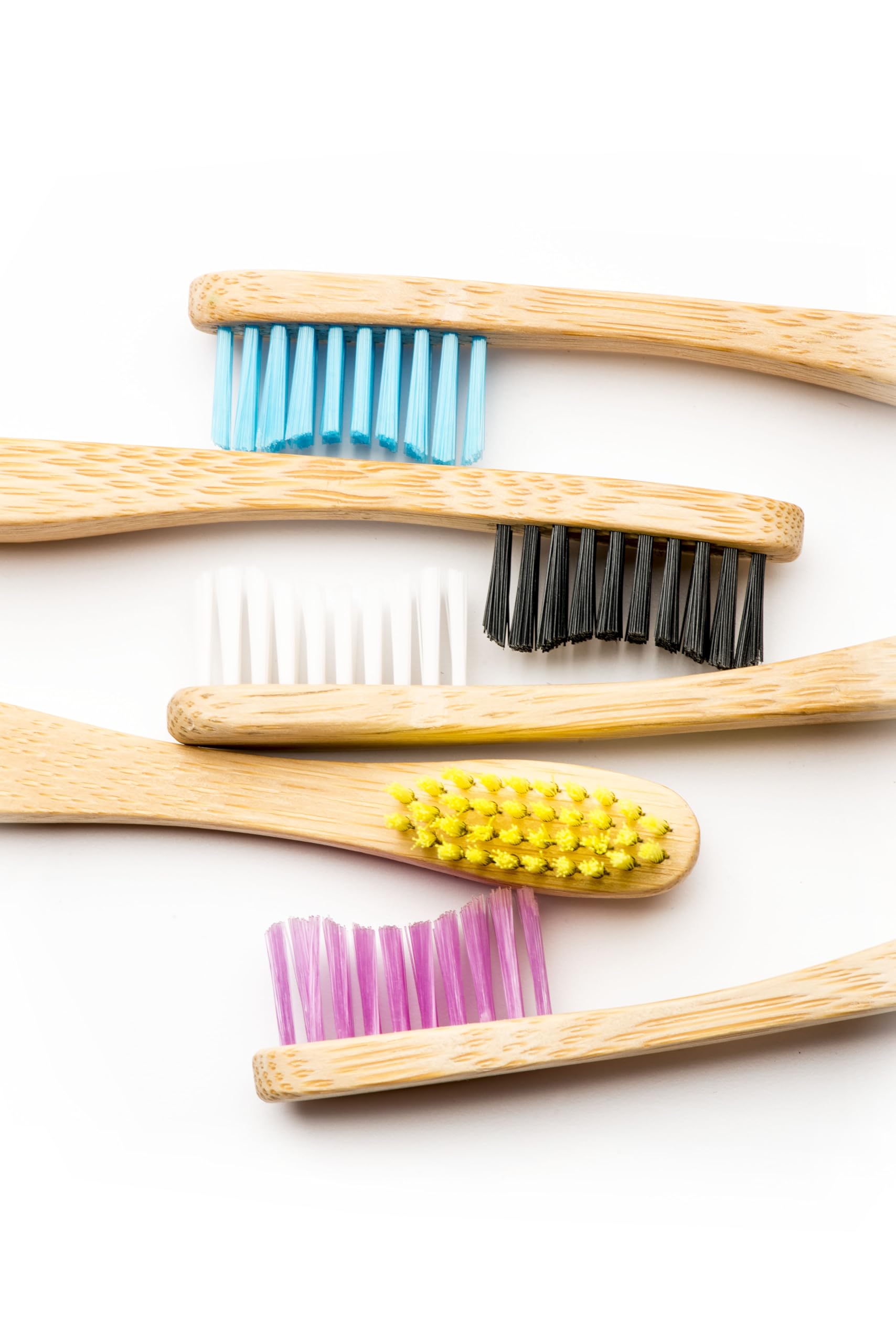 The Humble Co. Co Bambu Diş Fırçası Yetişkin Sensitive Ultra Yumuşak Siyah (4 paketi)