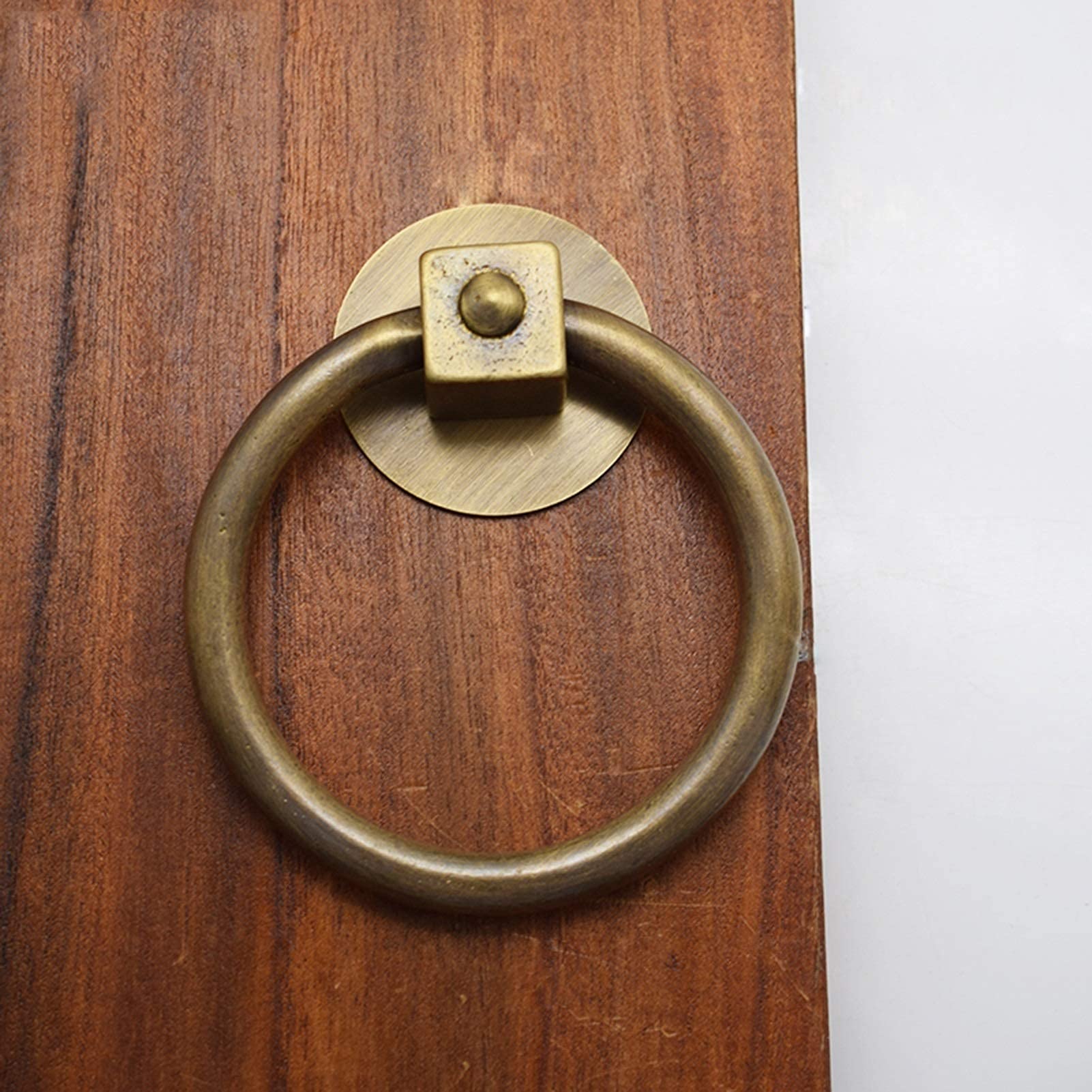 Mosiężna kołatka do drzwi z brzmiącymi pierścieniami do starych drzwi drewnianych w stylu vintage, 10 cm