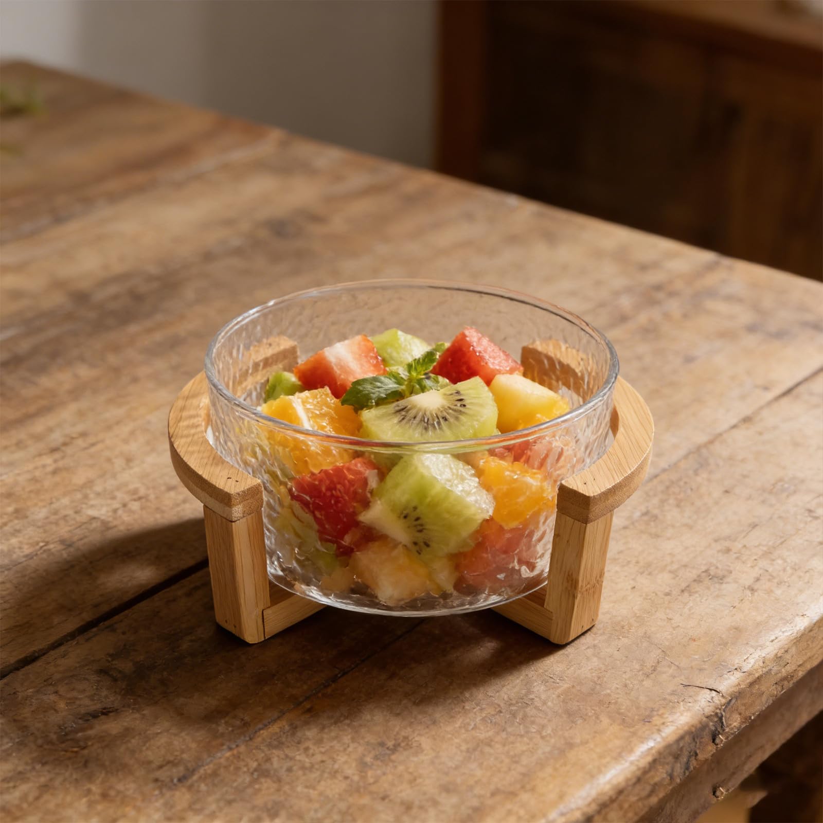 Bol para Ensalada de Vidrio con Soporte de Bambú Seguro, Tamaño 21x17.5x10cm, Diseño Elegante y Versátil para Servir Postres y Fiestas
