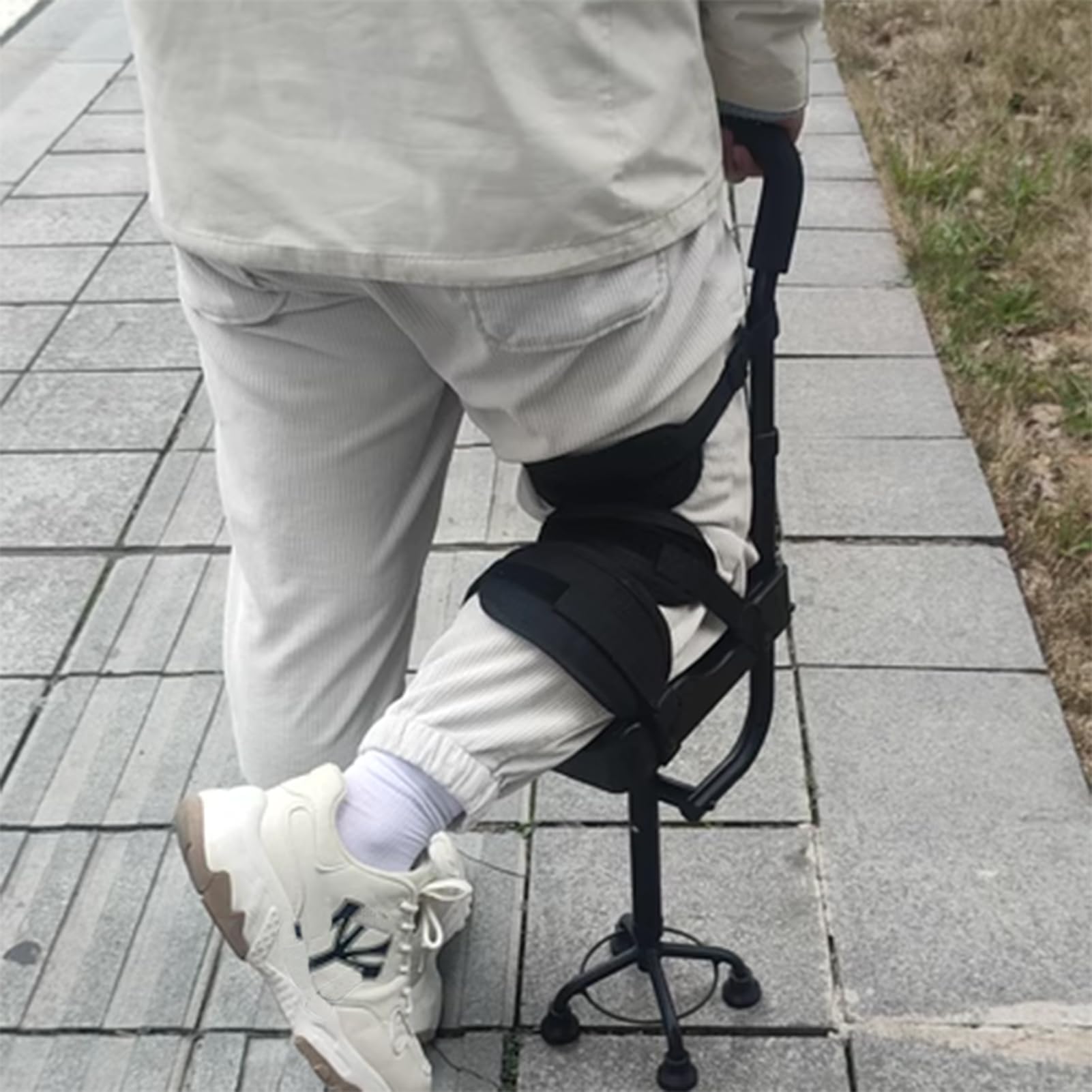 Kula kolana bez użycia rąk, wsparcie mobilności kuli kolanowej, regulowana, antypoślizgowa, bez użycia rąk, przenośna kula do chodzenia ze stabilną podstawą z czterema nogami