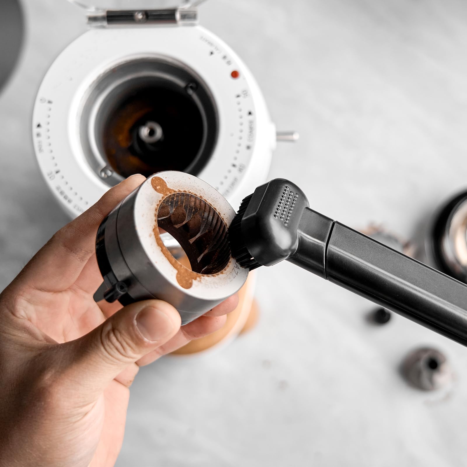IKAPE Aspirapolvere senza fili per caffè - Aspirapolvere portatile con filtro HEPA, ricaricabile tramite USB-C, 2 livelli di aspirazione, mini aspirapolvere per bar, auto, scrivania e cucina