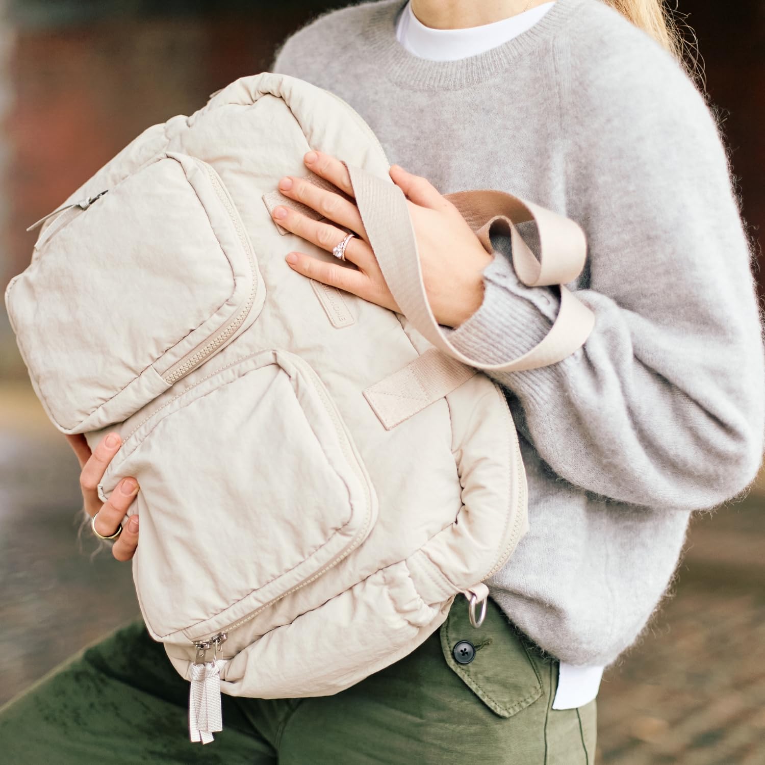 CHILDHOME, Sac à Langer Bébé Mellow – Sac Nursery Matelassé Tout-en-Un, Compartiments Multiples, Pochette Isotherme, Pochette Lingettes, Accessoires Inclus, Beige