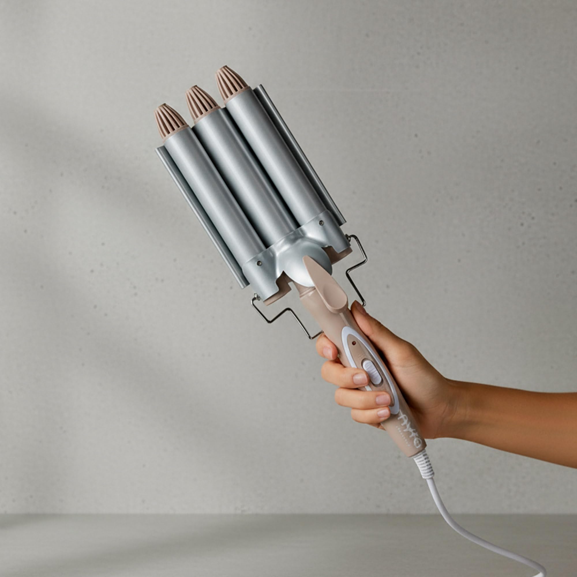 Nyra - Ondulatore per capelli a 3 tubi | Ferro arricciacapelli professionale a onde grandi | 2 temperature (170°C e 220°C) | 95W | Tensione 220-240V | Cavo girevole 1,5 m | Classe elettrica II