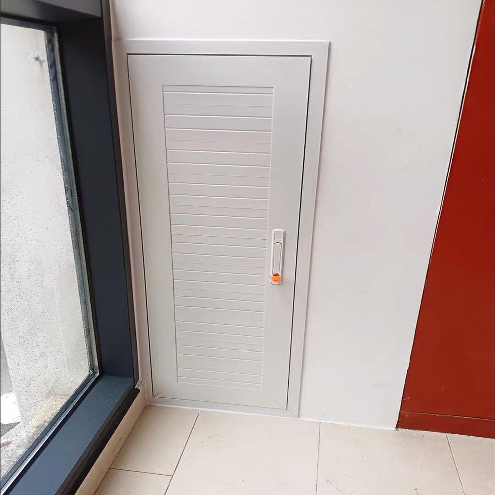 Porte d'accès en métal robuste 90x85cm avec cadre renforcé et serrure