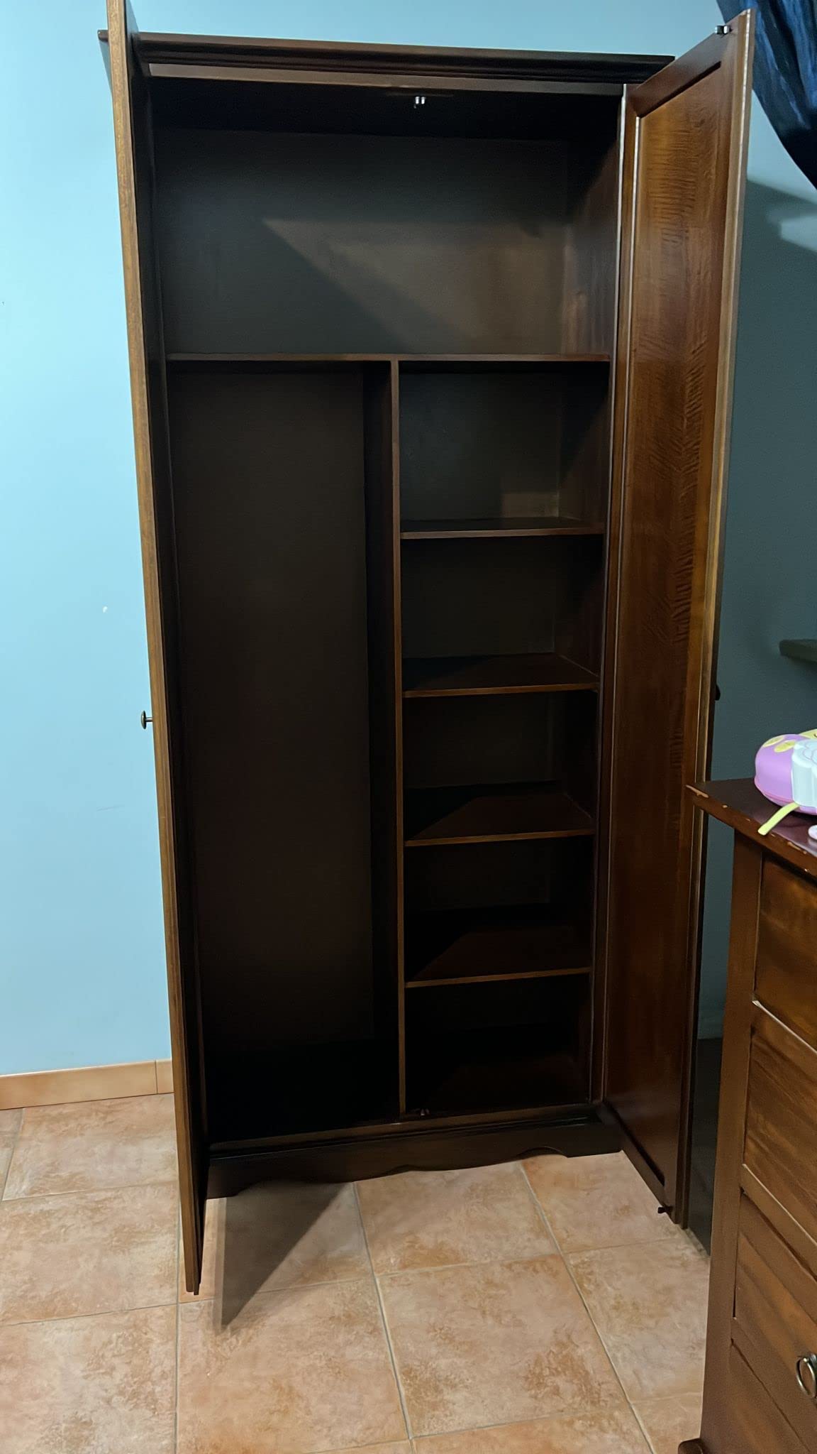 Mar.c.a. Design, Armario Ropero Grande, Armario Escobero Madera, Nogal - Armario Dormitorio Clásico para Guardar Ropa y Objetos - Mueble Dormitorio 87x40x192H con 2 Puertas y Estantes - Made in Italy