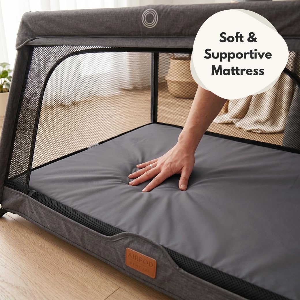 Venture Airpod Lit de voyage léger et pliable avec insert nouveau-né, matelas, sac de rangement et fonction parc - Côtés en maille respirante - Convient aux enfants de 0 à 3 ans - Gris foncé
