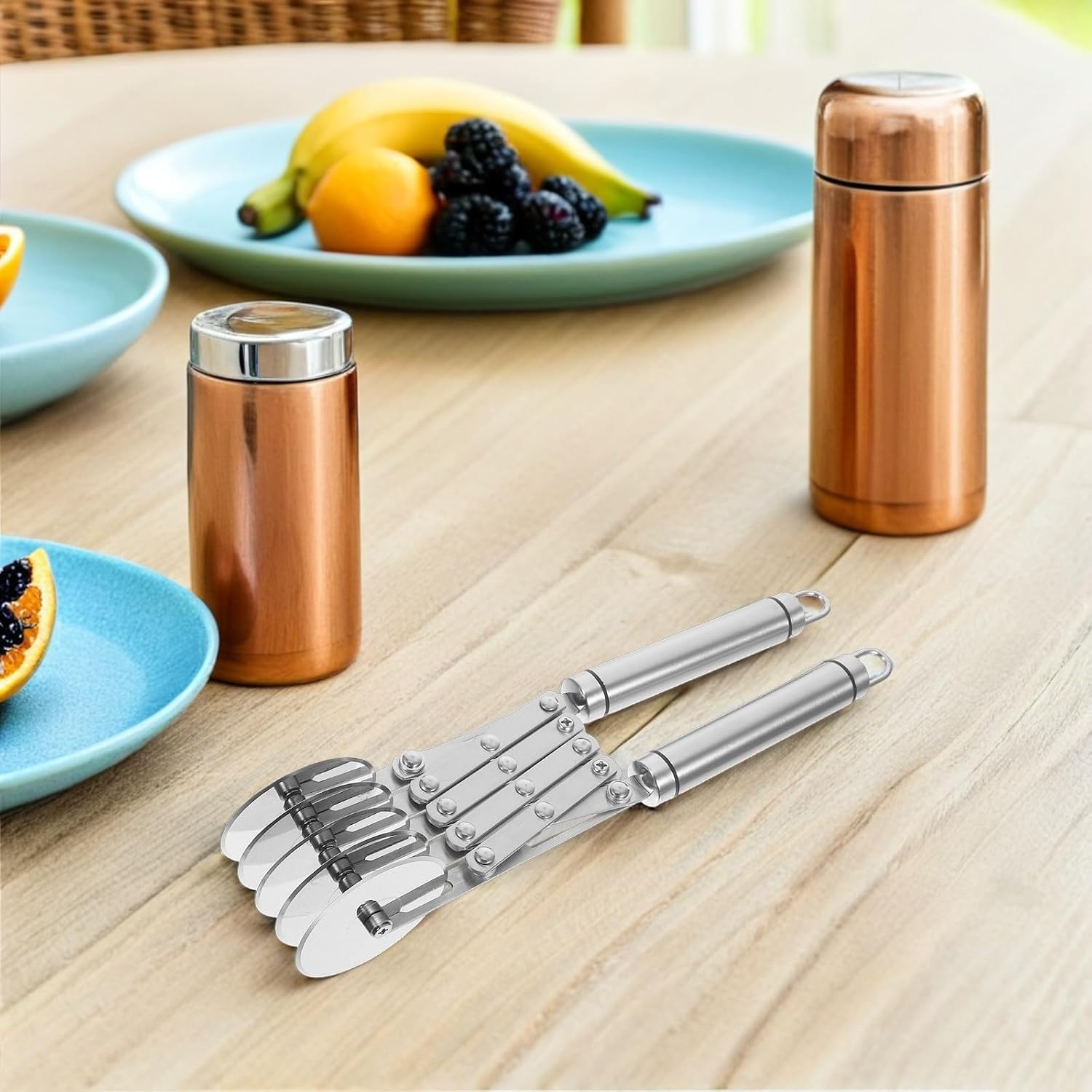 Angoily Stainless Steel Pizza Cutter Pastry Roller Kitchen Tool with Ergonomic Non-slip Handle for Slicing Biscuits and Breads, Sturdy Silver Wheel for Precise Dough Cutting