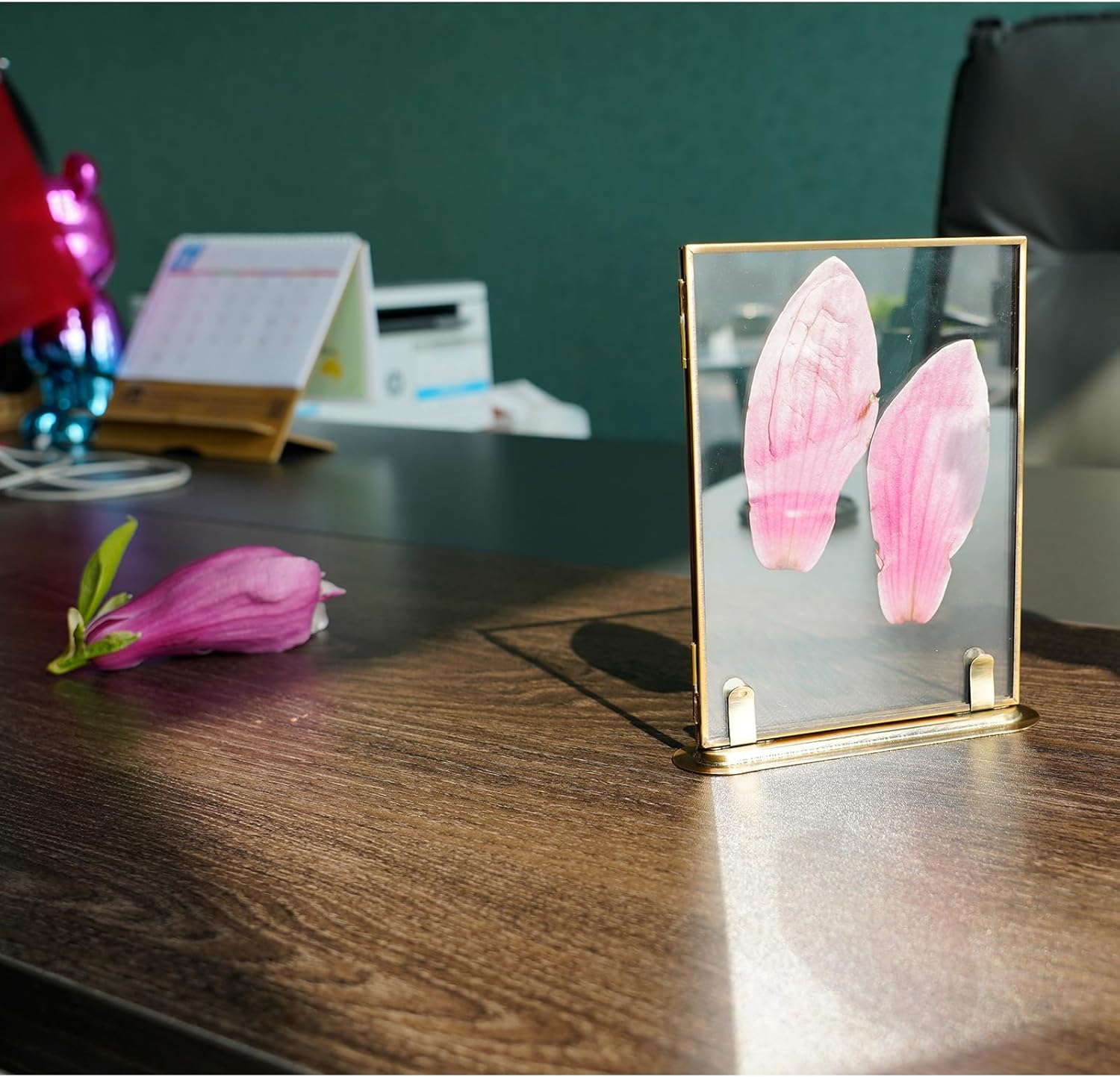 CAQ 4x6 Brass Floating Picture Frame Vintage Metal Glass Minimalist Home Wedding Decor Tabletop Shelf Display Photo Art Frame for Pressed Flower Keepsake Gifts for Christmas Valentnes Day (Vertical)