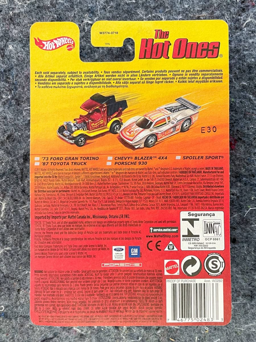 Amazon | 2012 The Hot Ones '87 Toyota Truck Pickup ミニカー