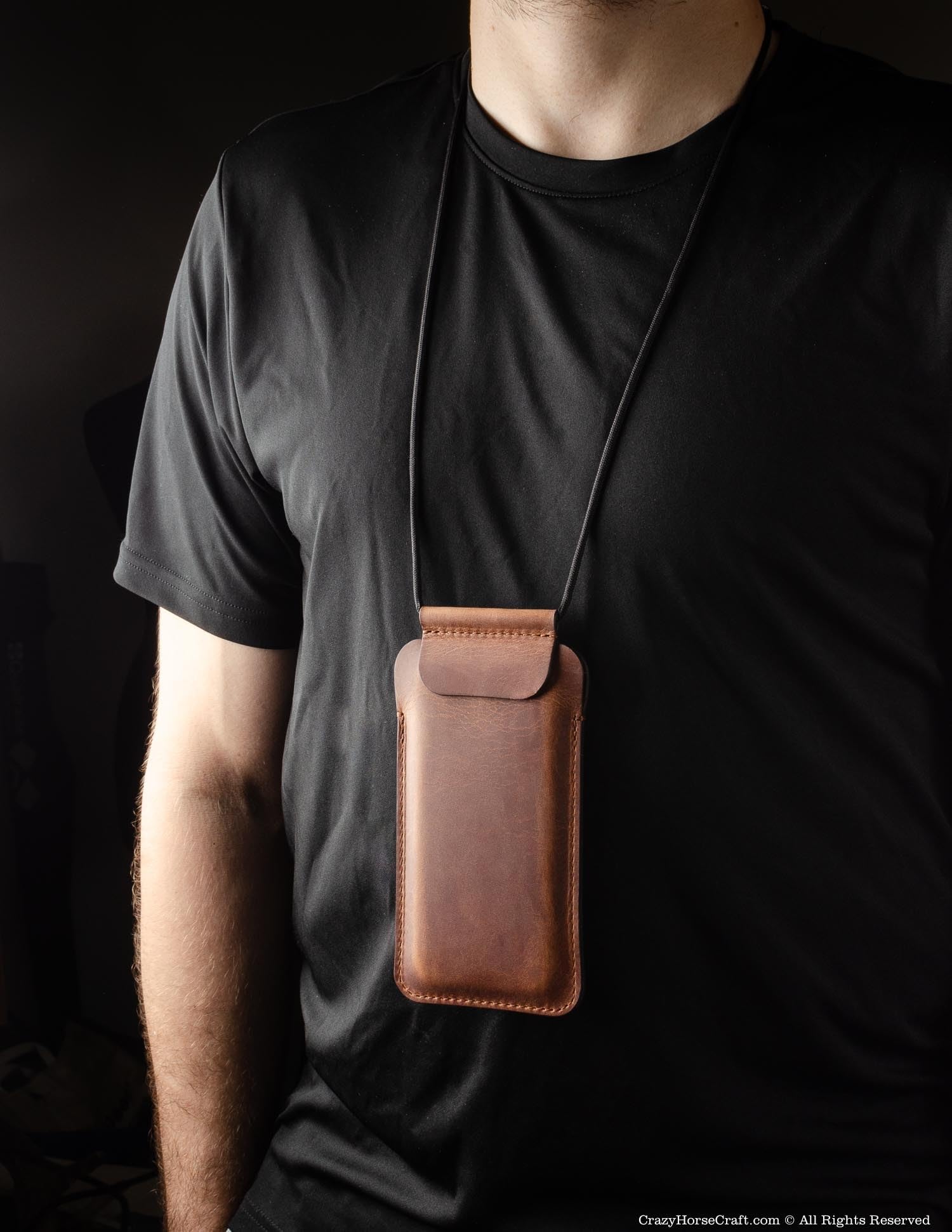 Crazy Horse Craft, Handyhülle für iPhone 16 Pro Max / 16 Plus, Classic Brown, Handytasche zum Umhängen, Leder Hülle Handy Tasche Handysocken Mobil Etui Lanyard Phone Case Sleeve Cover, Enlarged