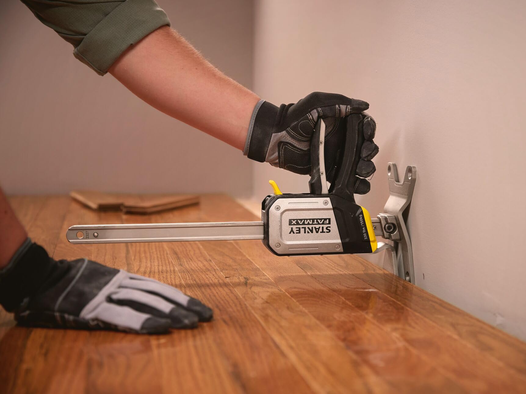 Stanley FATMAX TradeLift Herramienta multifunción de elevación (hasta 150 kg), nivelación (ajustes de 2,5 mm), sujeción (hasta 150 kg) y extensión (hasta 220 mm), FMHT83550-1