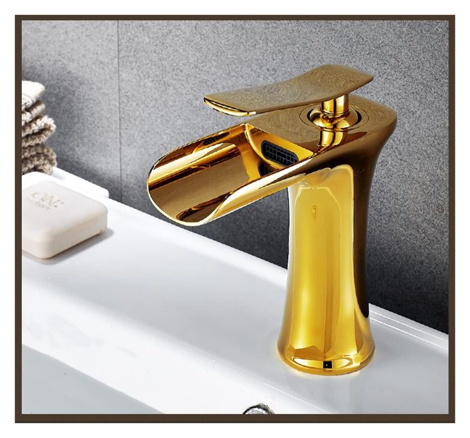 Robinet d'évier cascade pour une salle de bain moderne et épurée