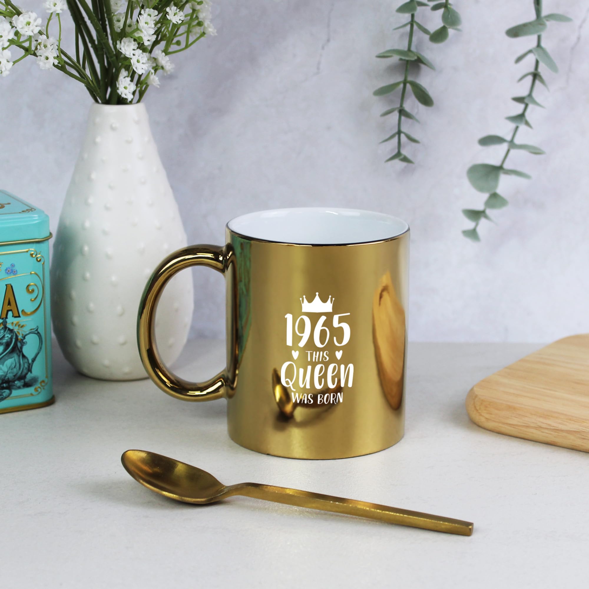eBuyGB Engraved 1965 This Queen was Born Metallic Gold Coffee Mug, 60th Milestone Birthday Gift for Women, Sixtieth Gift for Her, 350 ml