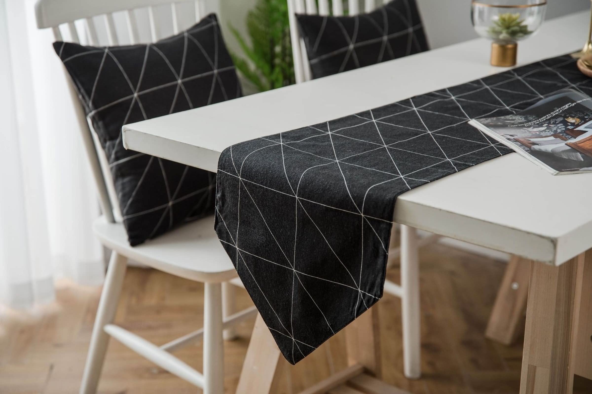Camino de Mesa de Navidad, Decoración para Comedor Celosía Geométrica Negro Sabana de Algodon 30x220CM