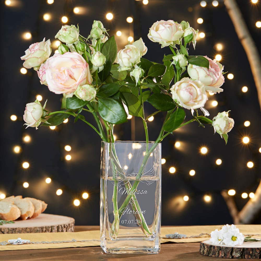 Casa Vivente Blumenvase aus Glas mit Gravur, Motiv Tauben, Personalisiert mit Namen und Datum, Dekoration, Hochzeitsgeschenk für Brautpaar
