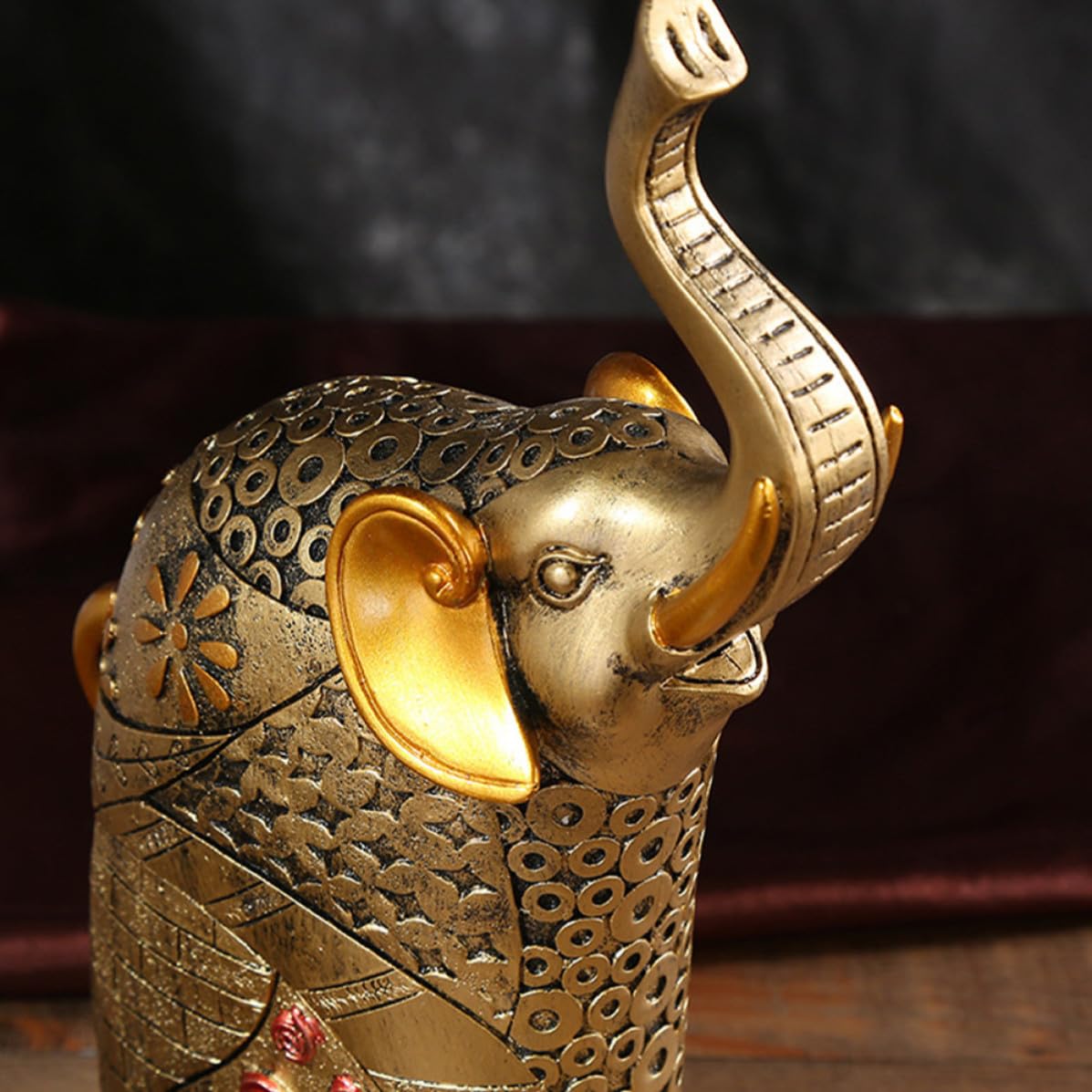 Set 2 Pezzi Elefanti in Resina Oro Decorativi Non Sbiadenti, Statuette Eleganti e Naturali per Decorazioni Casa e Ufficio, Ornamento Portafortuna Artistico