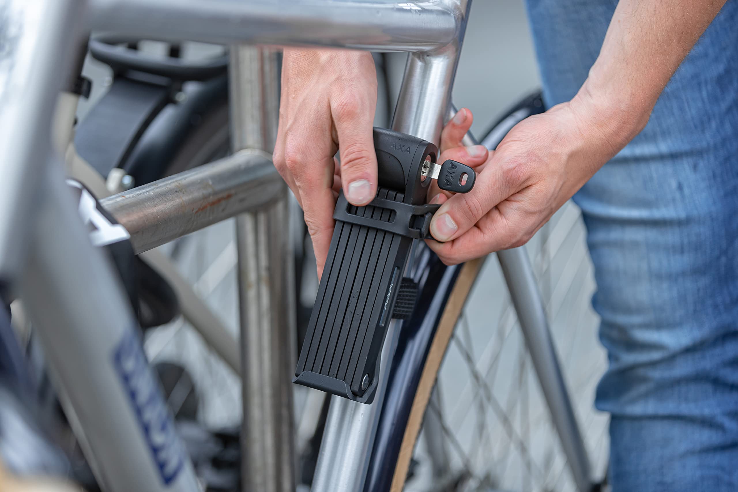 AXA Fold Lite 80, Antivol vélo Pliable, Cadenas vélo, pour vélo, Vélo Enfant, VTT, 80 cm x 5 mm, Noir