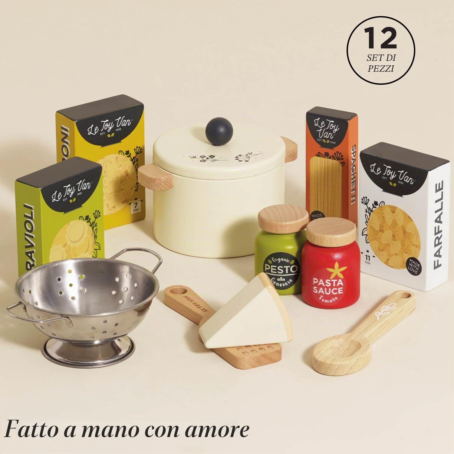 Le Toy Van Cibo giocattolo per bambini, in legno, dai 2 anni, gioco di ruolo per bambini, set pasta 12 pezzi, accessori cucina giocattolo, legno FSC ecologico