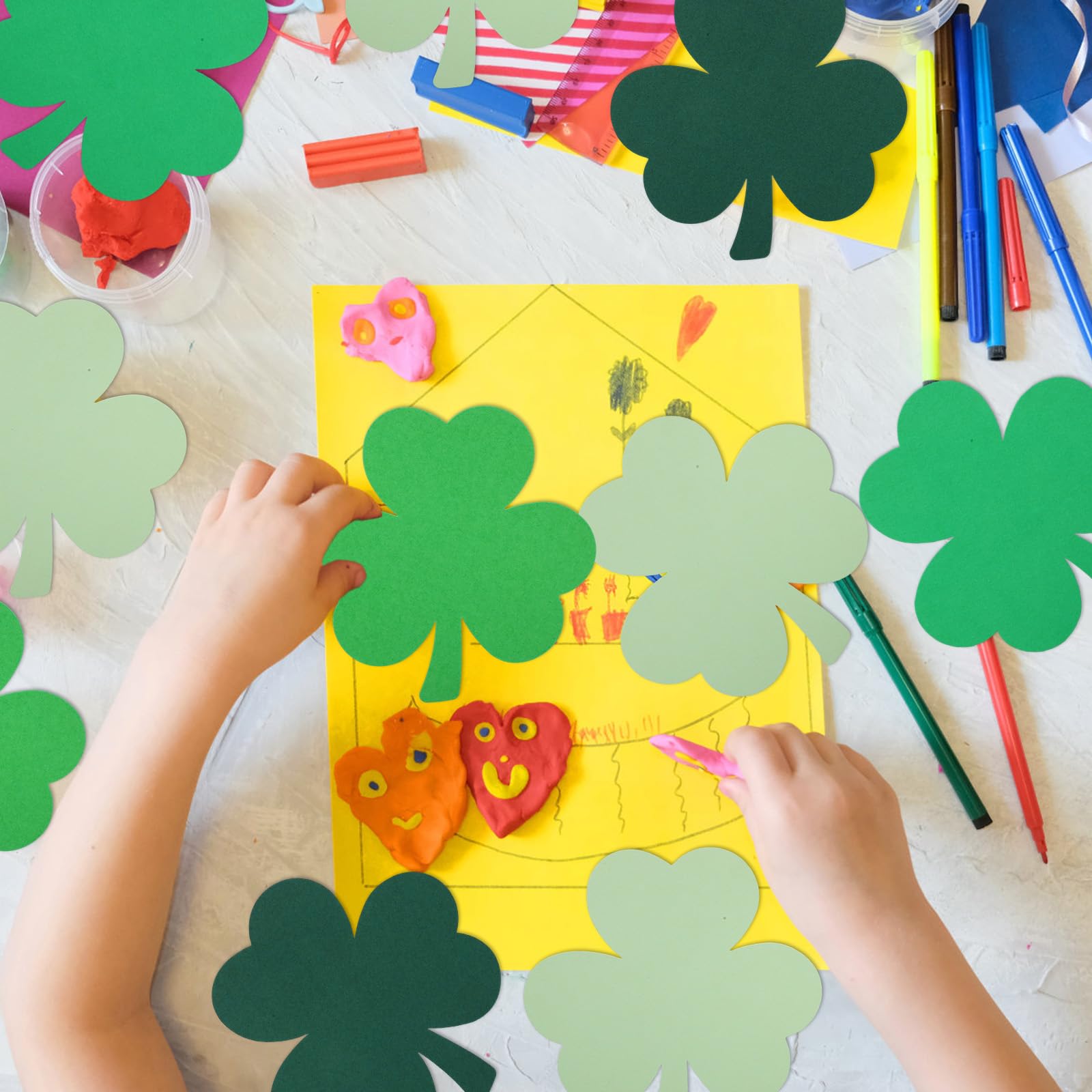 48pcs Trèfle Découpe Double Face Saint-Patrick Papier Deco Décorations Trèfles Vertes Loisirs Créatifs