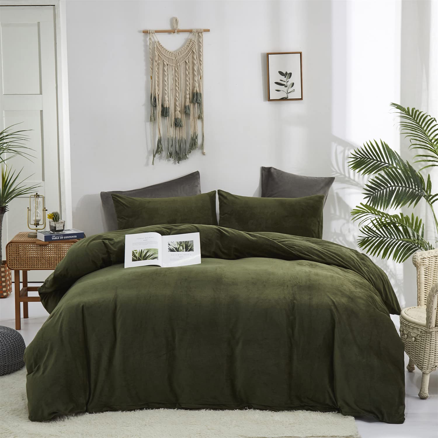 LuxloveryArmy Green Velvet Comforter Set Green Flannel King Bedding Comforter Set Solid Olive Green Plush Blanket Minimalist Bedding Set Soft Blanket Quilts Fluffy Winter Comforter Set