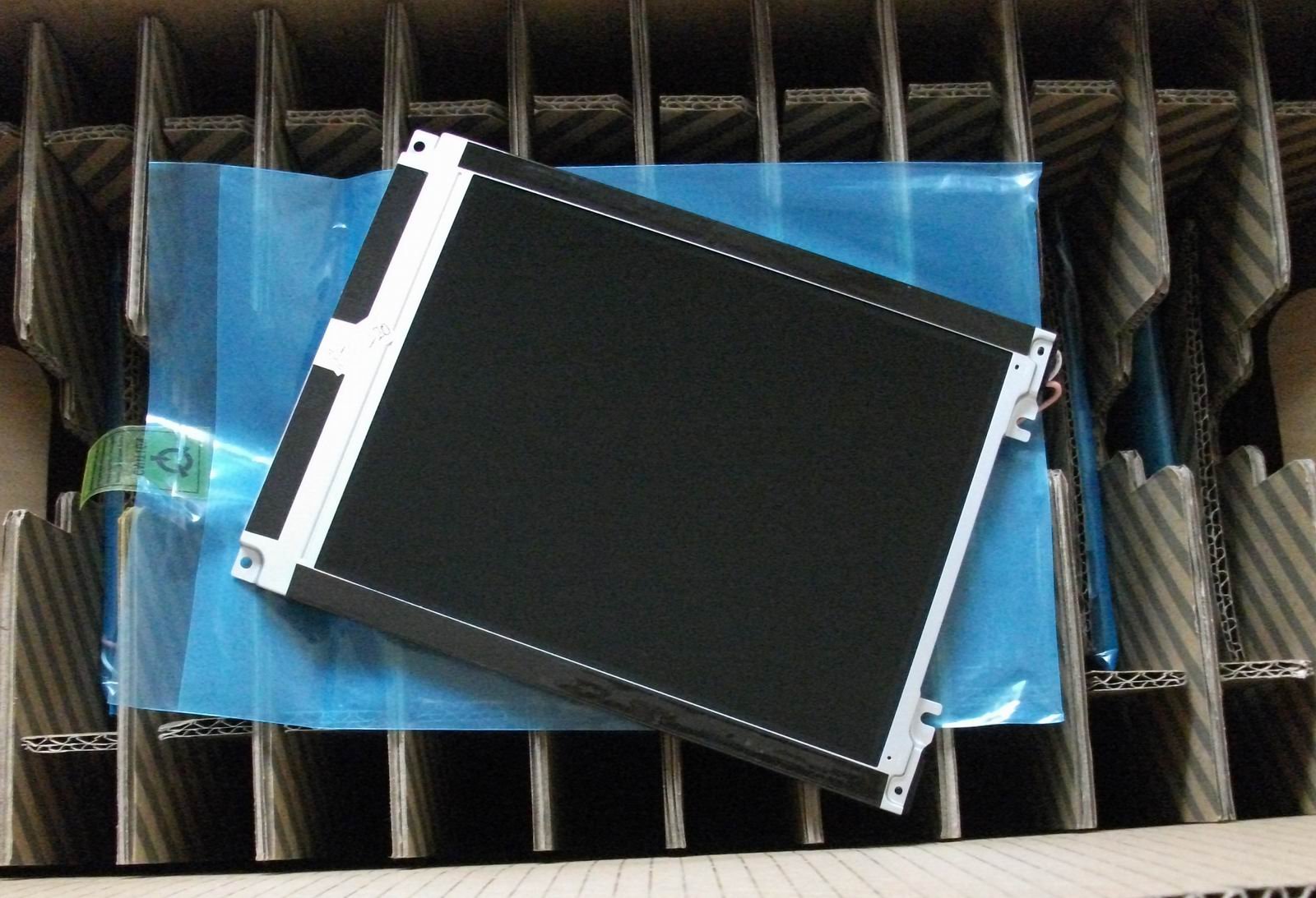 LM8V302 New 7.7 inch 640×480 LCD Panel Display Screen