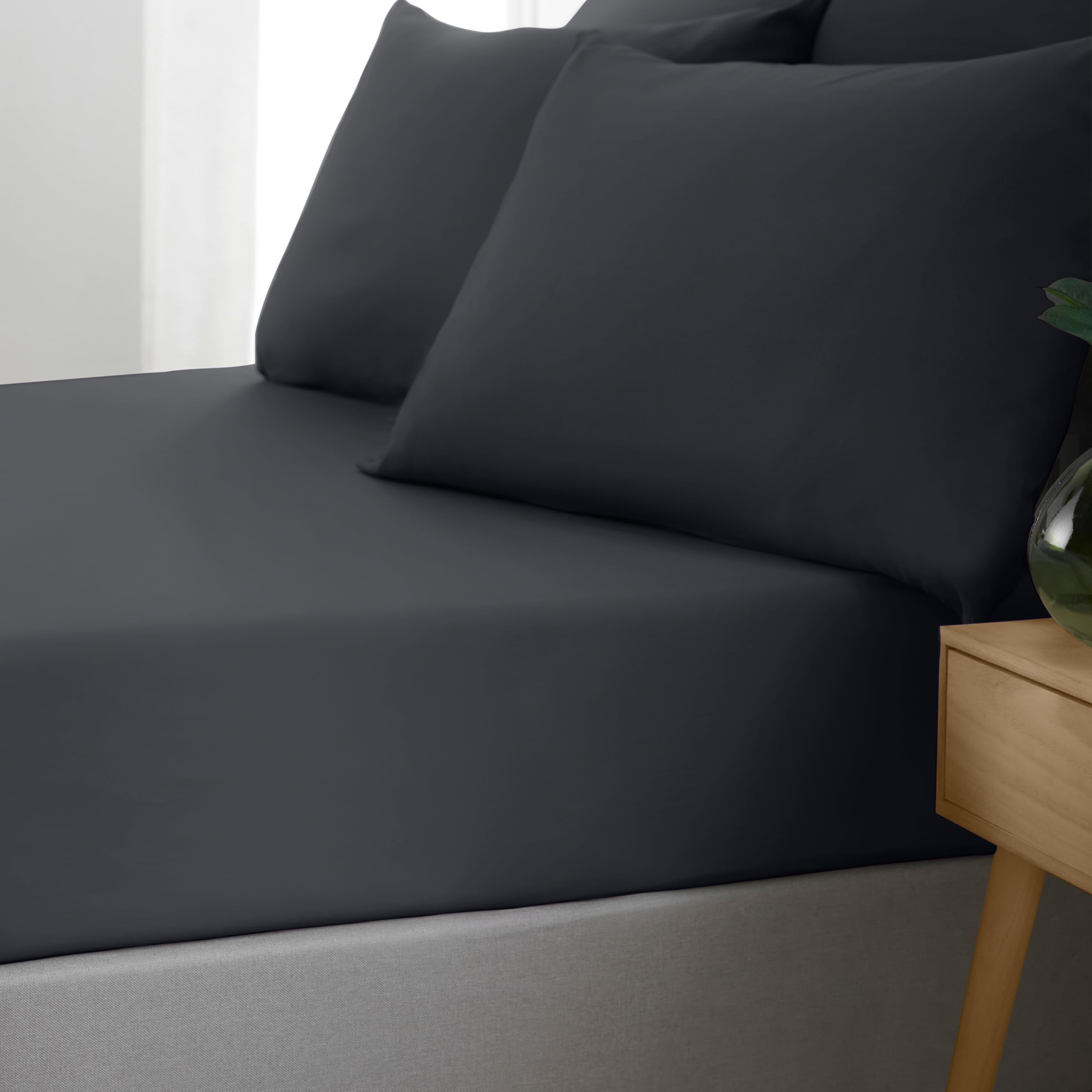 Catherine Lansfield So Soft Non-Iron Super King Fitted Sheet Black