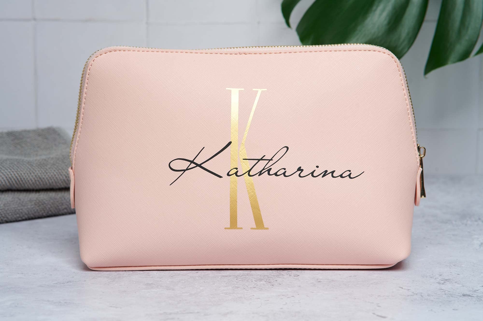 Kulturtasche mit Initiale und Namen, personalisierte Schminktasche, Beauty Bag in Zwei Größen, Kosmetiktasche mit Wunschnamen (Große Tasche - L)
