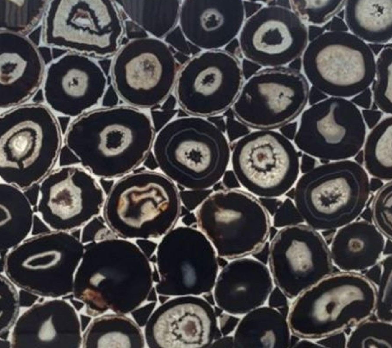 Dessus de table d'angle en agate pour sublimer votre coin salon