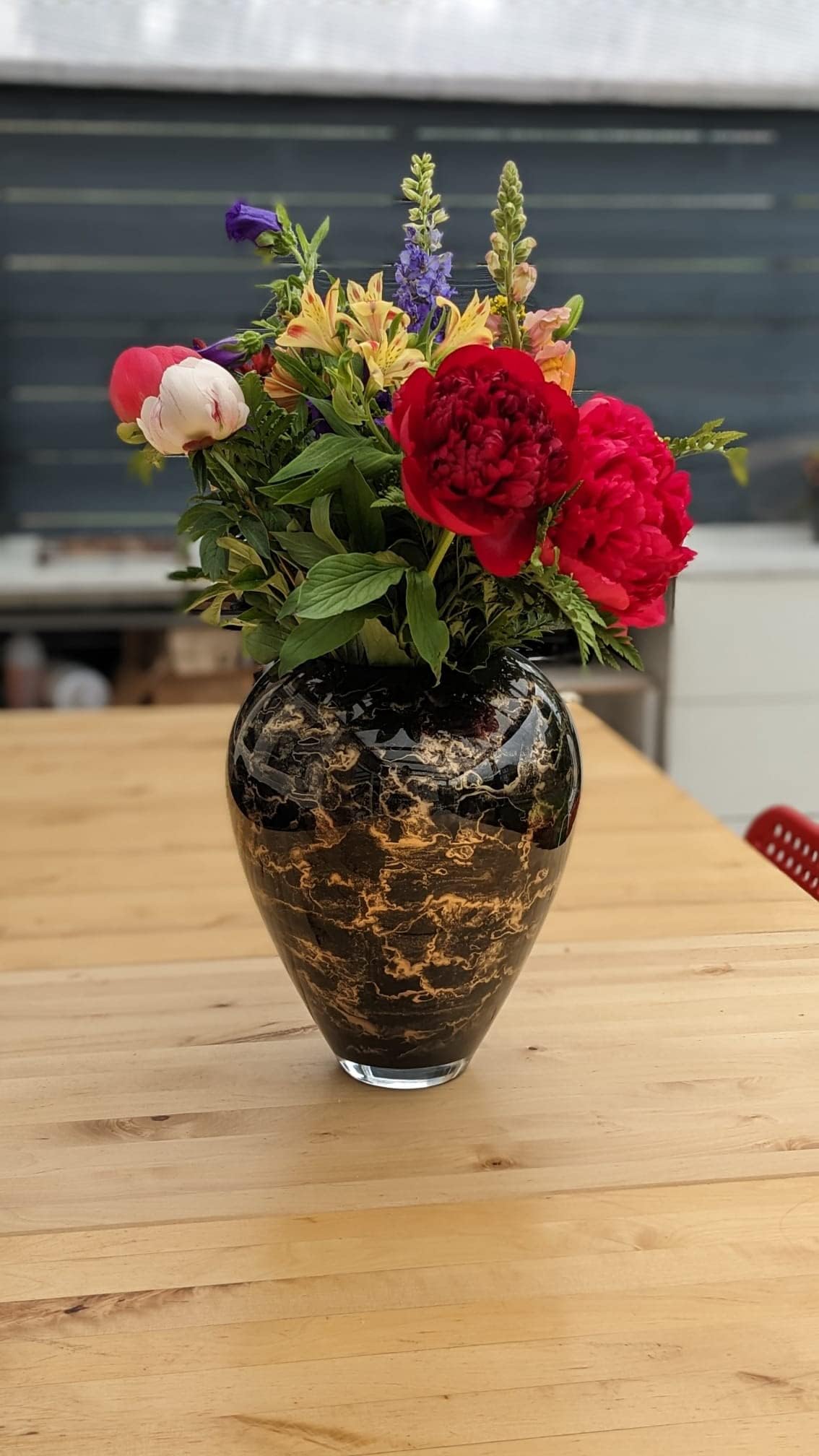 Terroso – Vaso – Vetro nero soffiato a bocca – Aspetto lussuoso, elegante e raffinato – 33 cm di altezza – Effetto marmo – Vaso per fiori