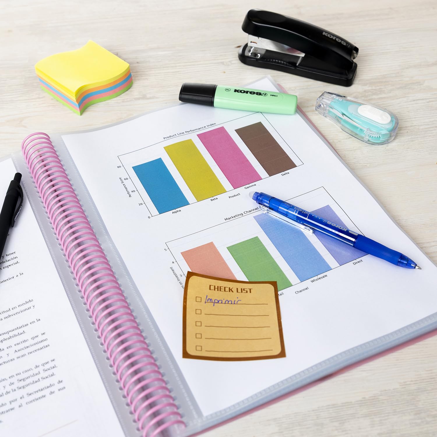 Grafoplas - Carpeta con Fundas Transparentes, A4, Rosa Claro, 50 Forros de Polipropileno Extra, Tapas de Plástico Flexible, Espiral PVC, Maxiplás Multiline, Perfecto como Material Escolar y Oficina