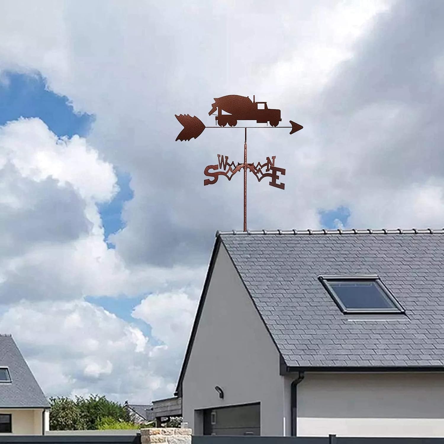 金属製風向計 車飾り付き 風向計 中空 風向計 屋外 庭 杭 風向計 測り道具 ヤード ルーフマウント 使いやすい (A) (A)