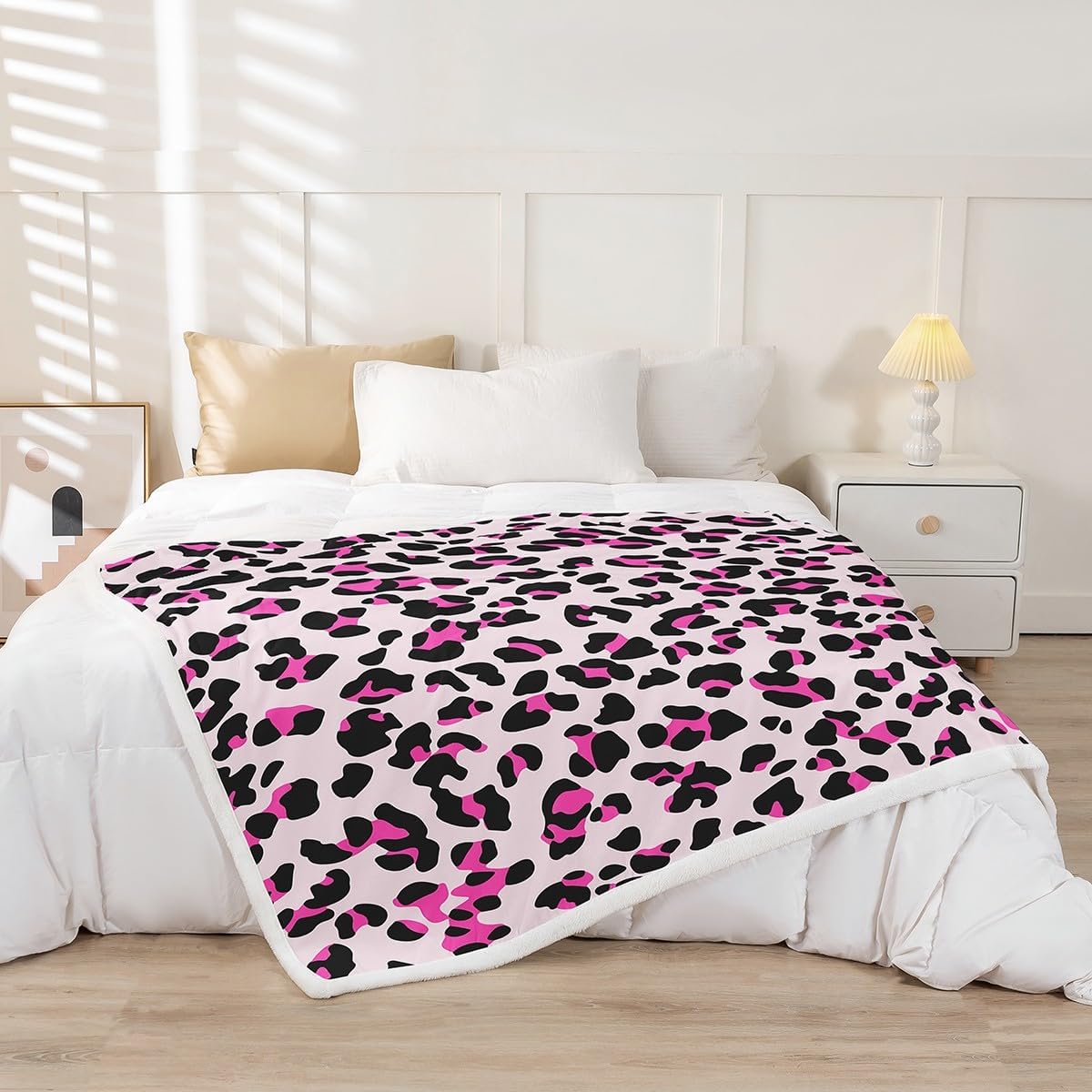 Feelyou Girls Leopard Plush Throw Blanket Pink Cheetah Print Fleece Wild Animal Style Sherpa for Sofa Couch Bedroom Decor Wildlife Design Fuzzy Twin 60"x80"