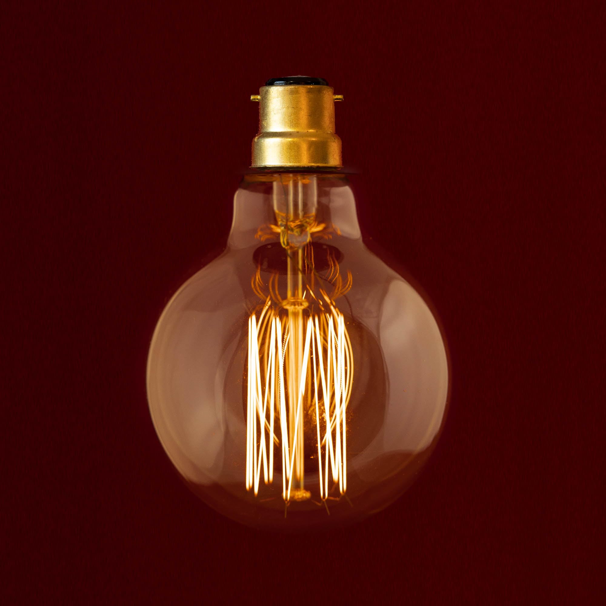William & Watson Edison Vintage Globe Squirrel Cage Dimmable Light Bulb, 40W Incandescent B22 Bayonet Amber Old Fashioned Retro Lamp (Globe G80 Medium (80mm Width))