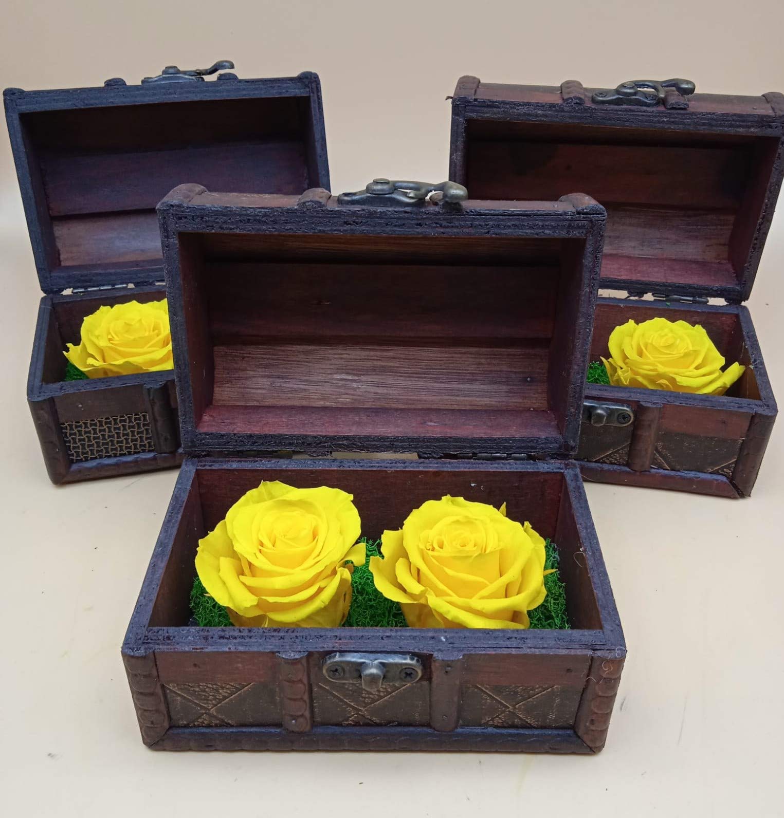 Roses éternelles jaunes coffret vintage cadeau anniversaire fleurs stabilisées déco