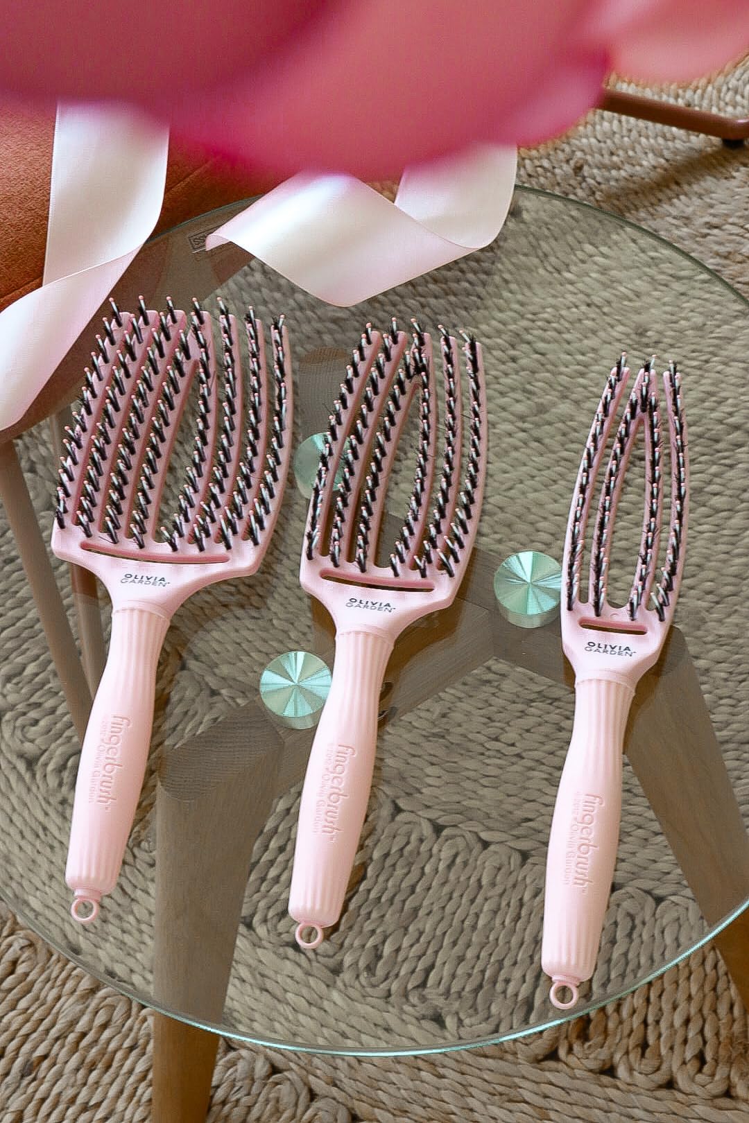 Olivia Garden Fingerbrush Care Iconic, Large, Pastel Pink - Image 4