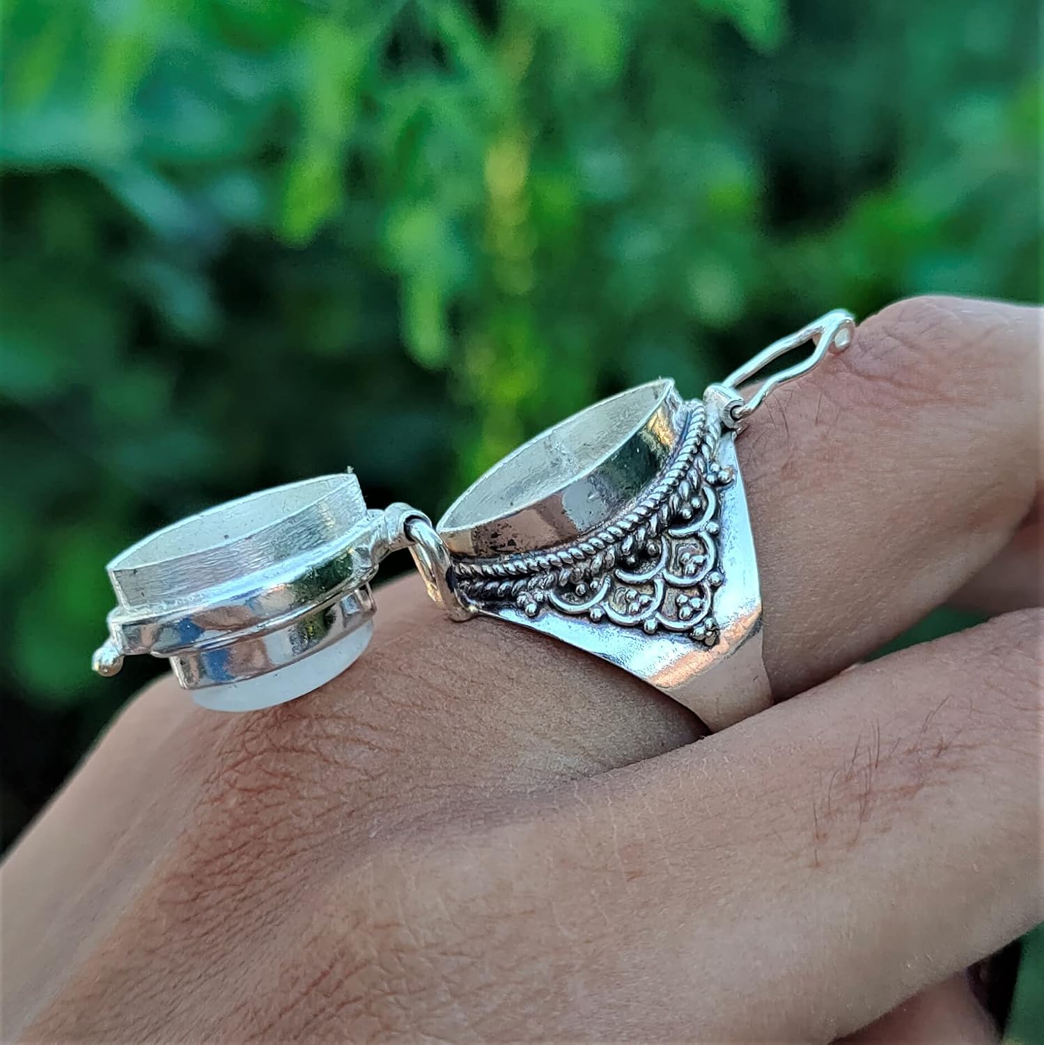 White Howlite Ring, Poison Box Rings, Marquise Stone, White Turquoise, Poison Marquise Pill Box, Openable Poison, White Marble, Handmade Poison, Secret Stash Jewelry