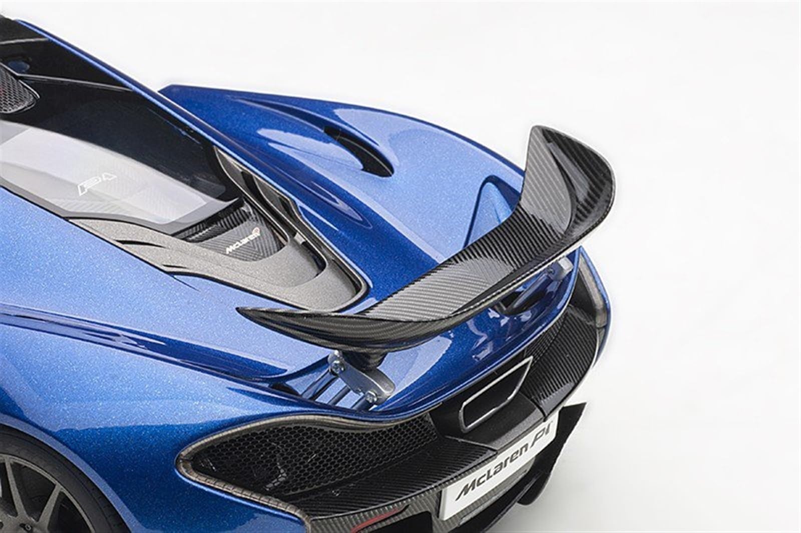 Amazon.co.jp: モデルカーのおもちゃ 1:18 マクラーレン P1 スーパー