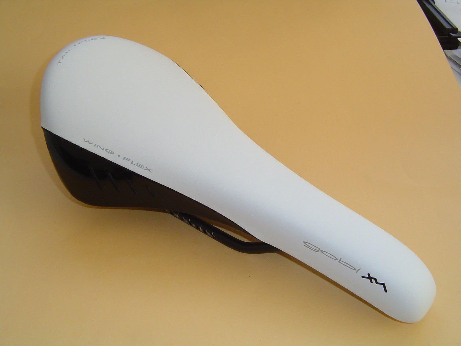 Fizik Gobi XM MTB Trekking Saddle White Black Wing Flex Tail Flex New White