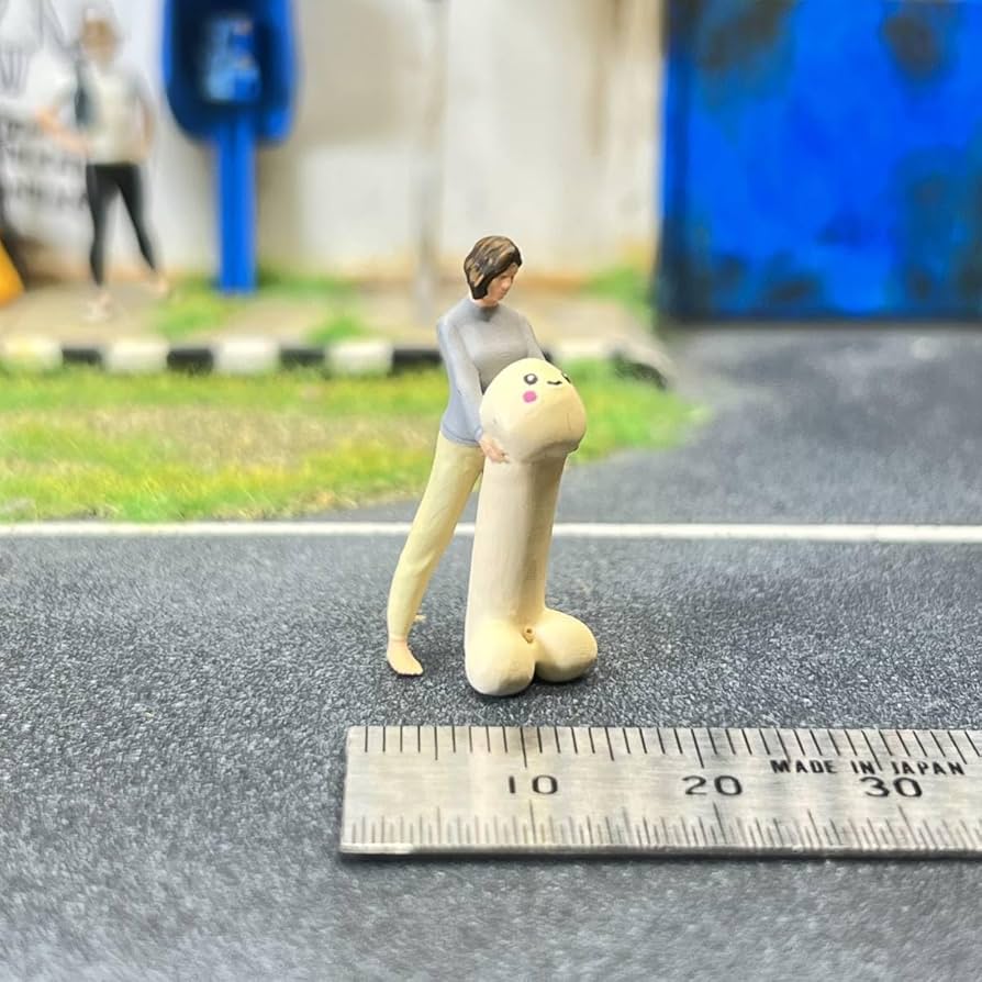 1/64フィギュア女性2人 1/64ミニカーやジオラマに最適　おまけミニカー1台 Amazon | 1/64 スケール 人形と女性 フィギュア ミニチュア