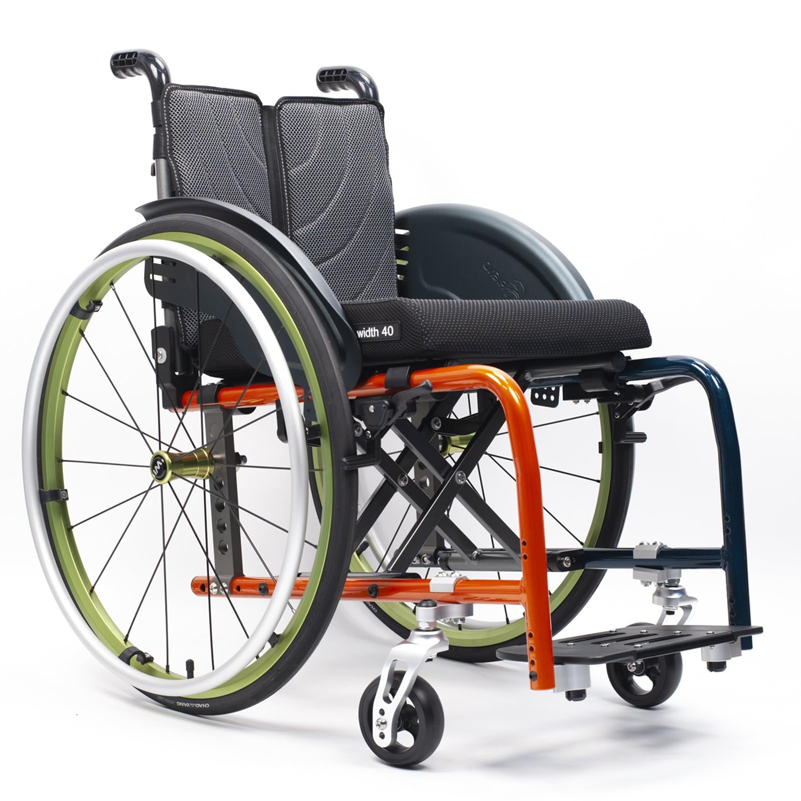 Silla de ruedas deportiva plegable, silla de ruedas de transporte liviana, sillas de ruedas manuales autopropulsadas de aleación de aluminio con antivuelco(40cm/15.7in)
