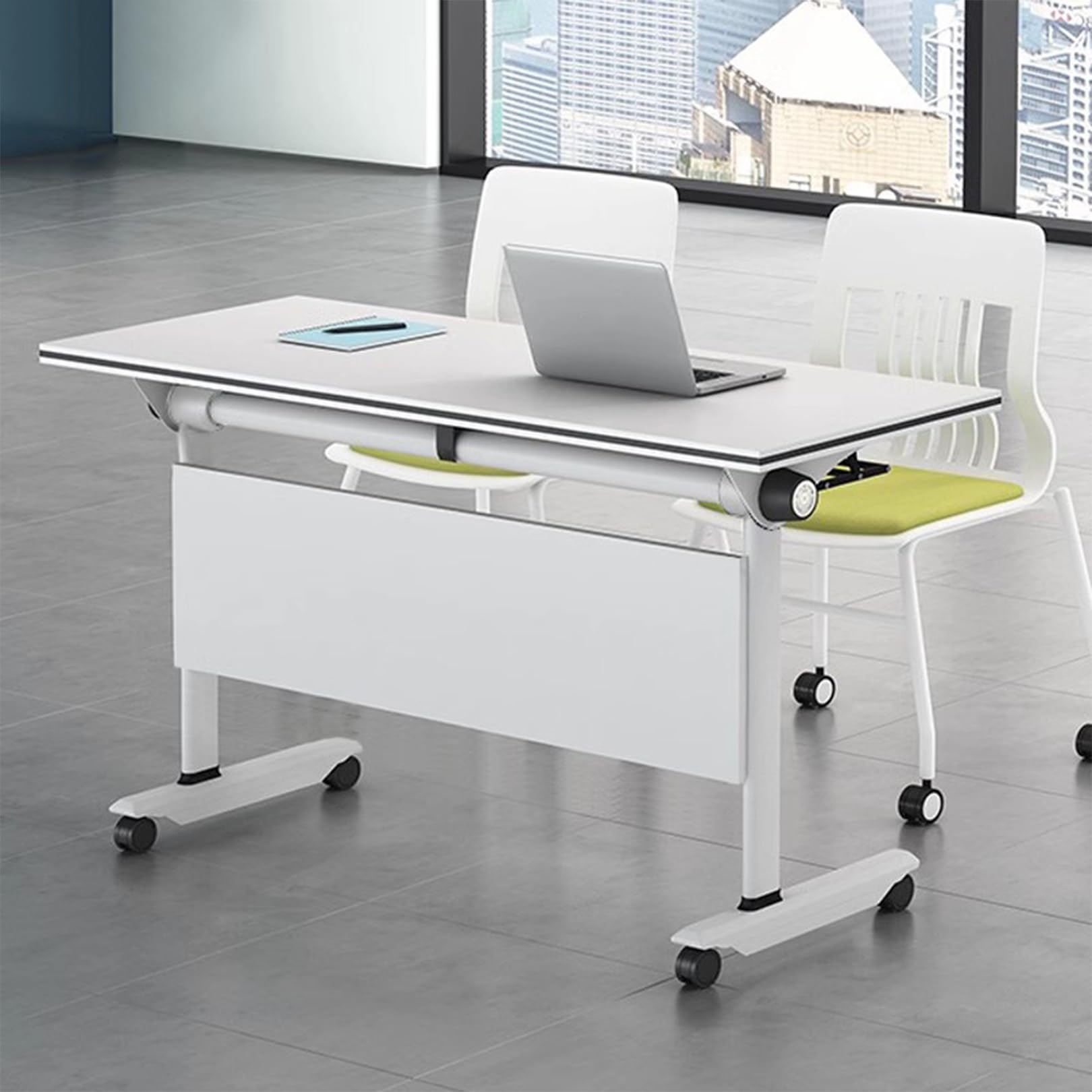 Tragbarer, klappbarer Konferenztisch, weiß, mit leisen Rollen, ideal für Büroseminare, Meetings und vielseitige Nutzung. Platzsparendes Design.