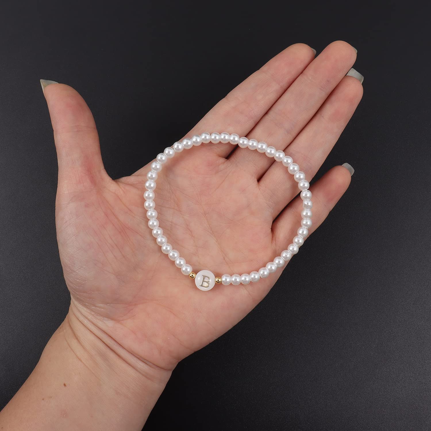 Girls Accessories Pulseras con Iniciales de Letras delicadas para Mujer, Pulsera elástica de Perlas de imitación, Pulsera con Nombre para Mujer y niña, Regalo de joyería, sin Piedras Preciosas