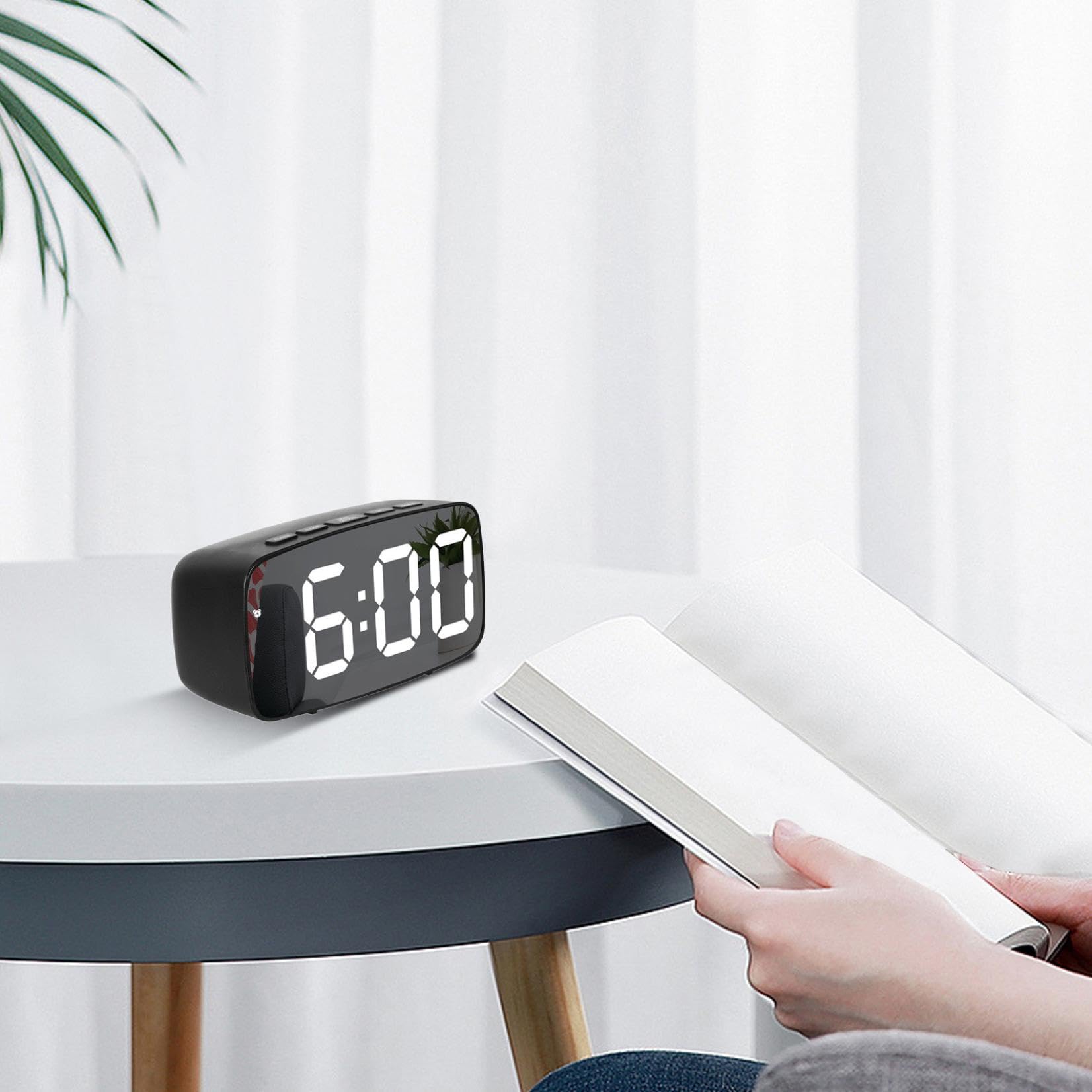 Reloj despertador digital para dormitorio, pantalla LED grande, caja negra, reloj eléctrico inteligente, formato 12/24h, modo de repetición, despertador inteligente de voz, reloj de mesita de noche