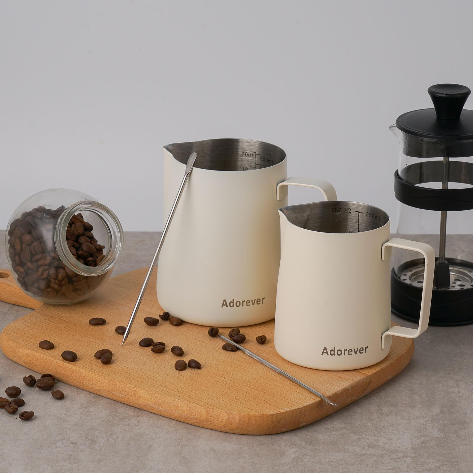 Pichet à mousse de lait, 600 ml, pichet vapeur en acier inoxydable pour lait, café, cappuccino, latte art, barista, pichet à vapeur avec stylo décoratif, blanc mat