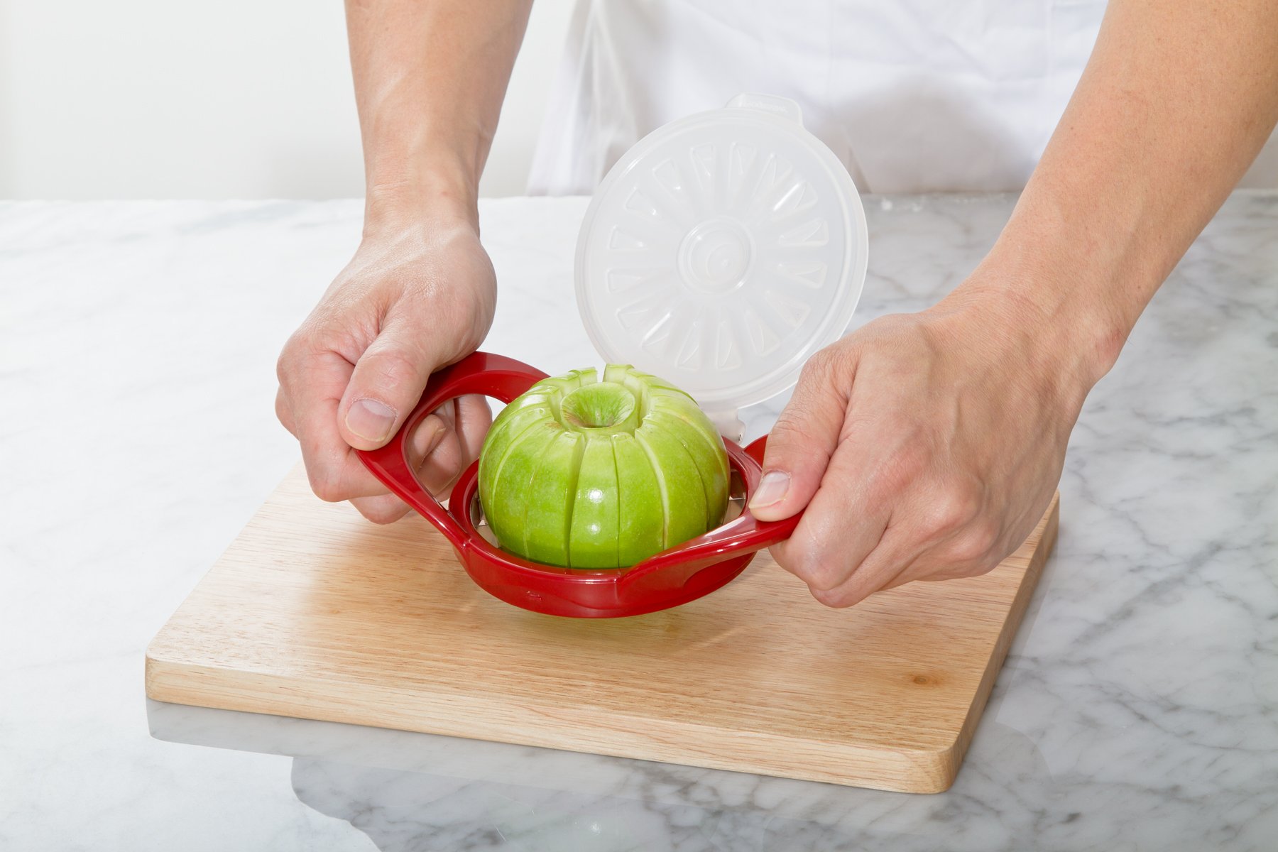 Prepworks from Progressive International Dünner Apfelschneider und Entkerner, 16 Stück rot