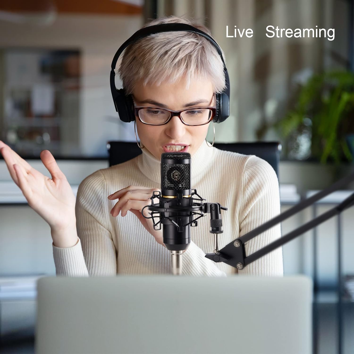 ZINGYOU BM-800 Microphone in use for live streaming