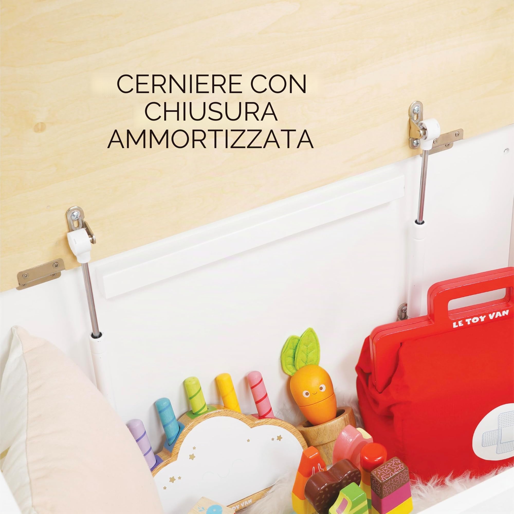 Le Toy Van - TV606 - Cassapanca porta giochi bambini legno grande, 3 anni, gioco educativo, Montessori, 68 x 43 x 53 cm, portata fino a 50 kg, con cerniere a chiusura morbida sicure per il bambino
