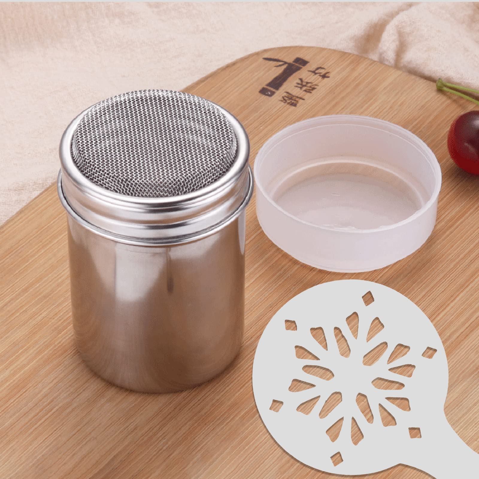 CAPACITEA Setaccio Per Polvere In Acciaio Inox Con Coperchio E 16 Stencil, Per Cacao, Zucchero E Decorazioni Caffè