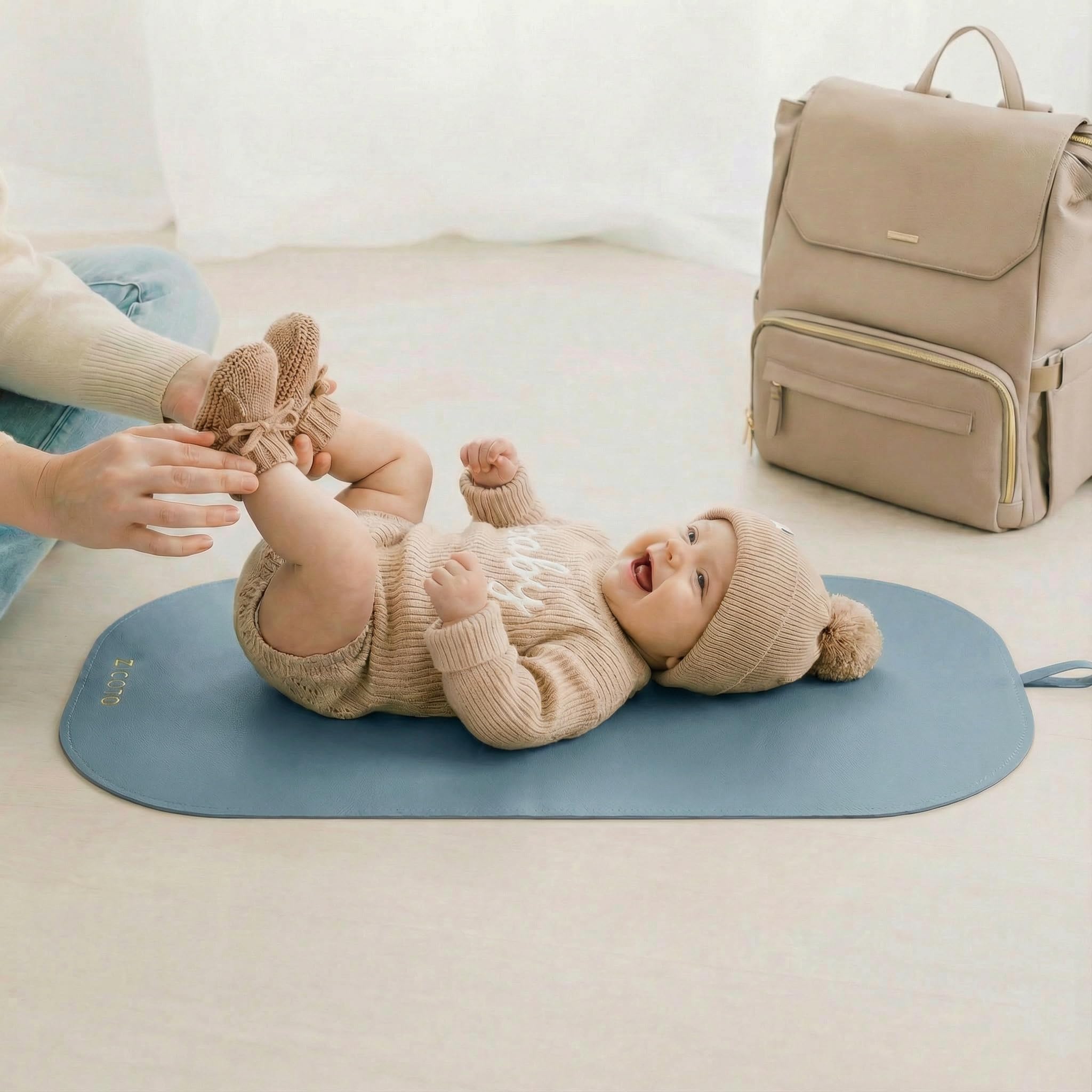 Beau matelas à langer portable – Facile à nettoyer et facile à nettoyer – Le parfait tapis à langer imperméable en cuir végétalien pour les voyages